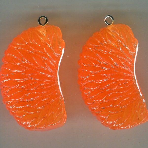 2 Resin Pendant Mandarin 42 x 24 mm