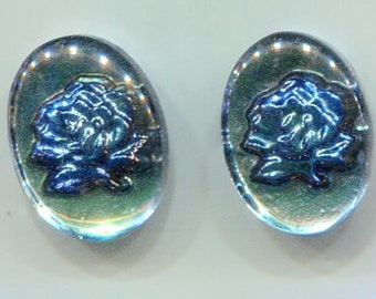 2 Böhmische Bild-Cabochon Rose 18x13 mm hellblau iridis