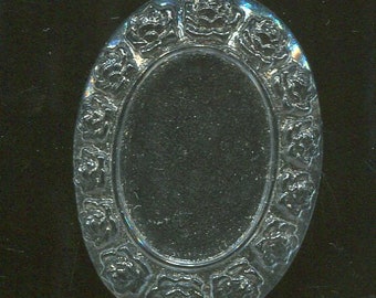 1 Böhmische Cabochon mit verziertem Rand Klebefläche 25x18 mm crystal