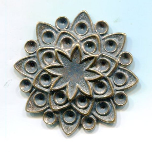 1 Chaton strass bohème serti fleur couleur cuivre ancien