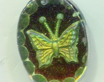 1 Pendentif Bohème ovale papillon vert iridis 25 x 18 mm