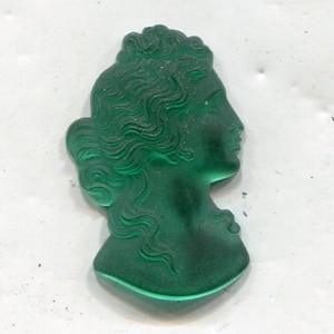 1 Boheemse cabochon decoratieve edelsteen groen mat 27 x 17 mm