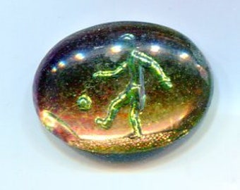 1 Böhmischer Bild-Cabochon Fussballer lila iridis 18x13 mm