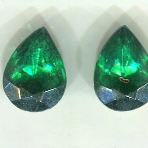 2 Boheemse Chaton druppels smaragdgroen 16 x 12 mm