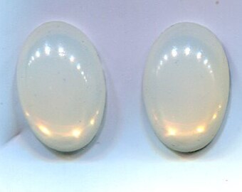 2 Böhmische Cabochon opal weiß 16x12 mm