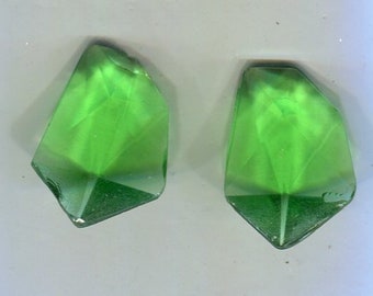 2 Bohemian Chaton Sfaccettato irregolare verde 22 x 16 mm