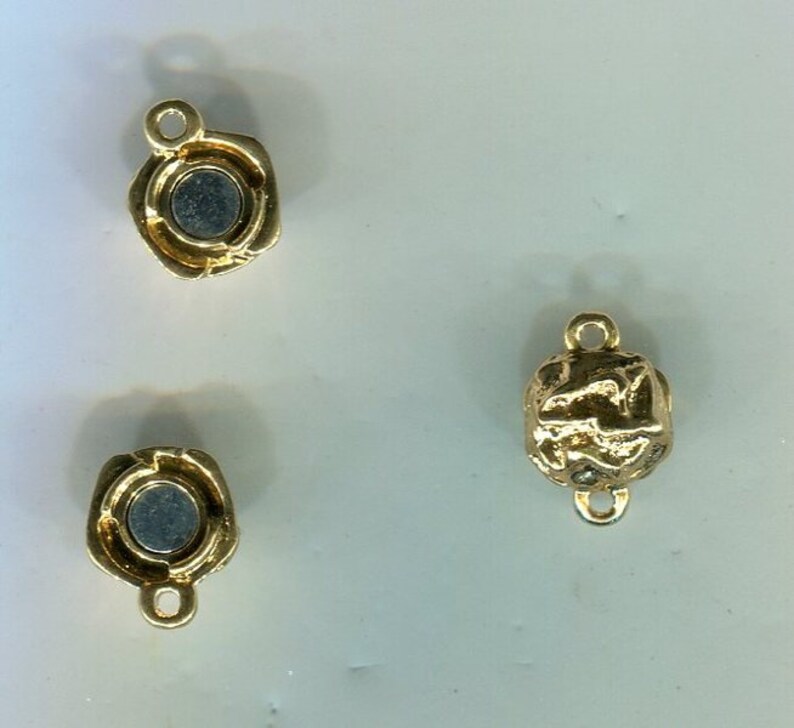 2 Bohemian magnetic closures lens shape gold 15 mm