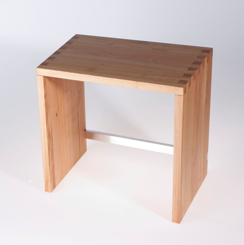 Tabouret 25 en bois massif de cerisier, table dappoint image 2