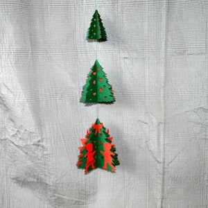 Chain mobile made of paper, Christmas tree with children, Danish mobile, Danish design,