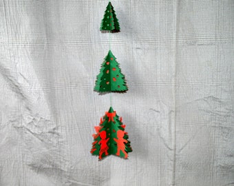 Chain mobile made of paper, Christmas tree with children, Danish mobile, Danish design,