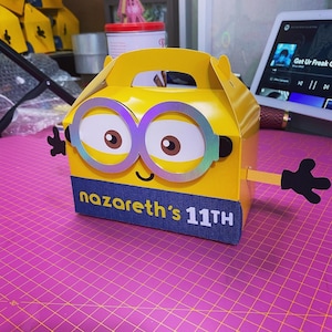 Boîte à pignon Minions | Sac de fête pour enfants | Coffret cadeau d'anniversaire | Boîtes de cadeaux | Minions en boîte personnalisée | Articles de fête | Bonbonnières | Nouveau serviteur