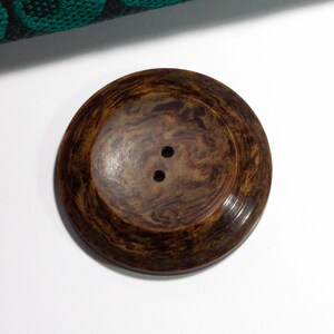 Grote, 50 mm bruine bakelieten Art Deco-knoop, antieke knopen uit de jaren 1920/30, Galalith, gesptypes, Art. 129