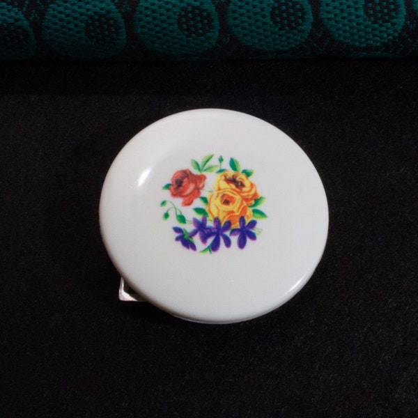 Vintage Gürtelschließe 40mm weiß rund mit Blumen Muster Kunststoff, SchnallenARTen