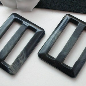 2 Gürtelschnallen 40mm schwarz und grau Vintage alte Gürtelschnallen, 50er, 60er, Kunststoffschnallen, Mantelschnalle Bild 2