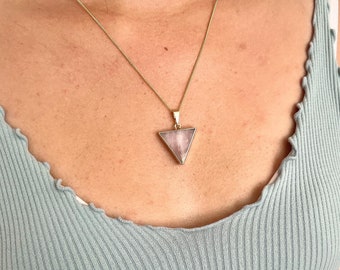 Necklace with rose quartz triangle gold plated