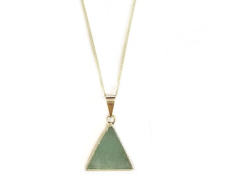 Collar triangular de aventurina bañado en oro