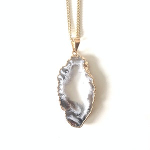 Agate gemstone necklace with gold-plated