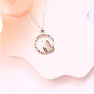 Chain sparrow bird pendant silver