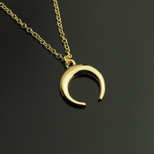Chain Moon Crescent Sky Night Horn Pendant Golden