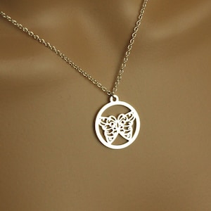 Chain butterfly circle round pendant silver