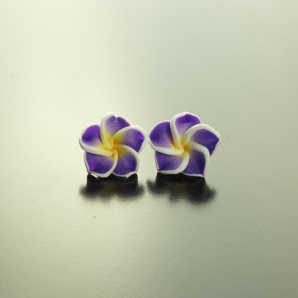 Boucles d’oreilles de goujons frangipanier fleur fleur pourpre