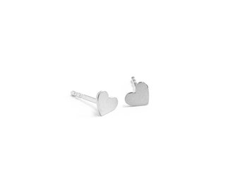 kleine Herzohrstecker, minimalistische Herzohrringe aus 925-Silber