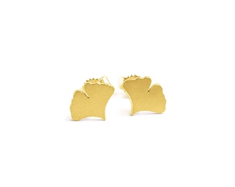 golden ginkgo leaf stud earrings