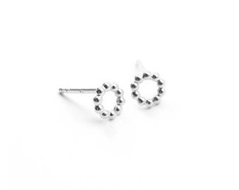 Boucles d’oreilles en perles d’argent, clous circulaires