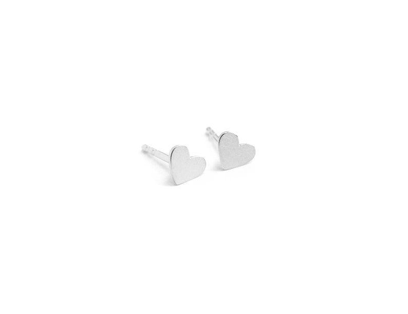 kleine Herzohrstecker, minimalistische Herzohrringe aus 925-Silber Bild 3
