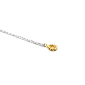 pendentif en forme de larme dorée avec chaîne en argent image 3