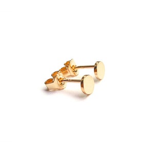 gold dot stud earrings, 5 mm small gold plated plate earrings image 1