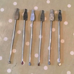Mieszadła do koktajli, prezent dekoracyjny dla niego, dekoracja męskiej jaskini, metalowa butelka Perrier, reklama Vintage 1970's cocktail Swizzle stick, wózek barowy,