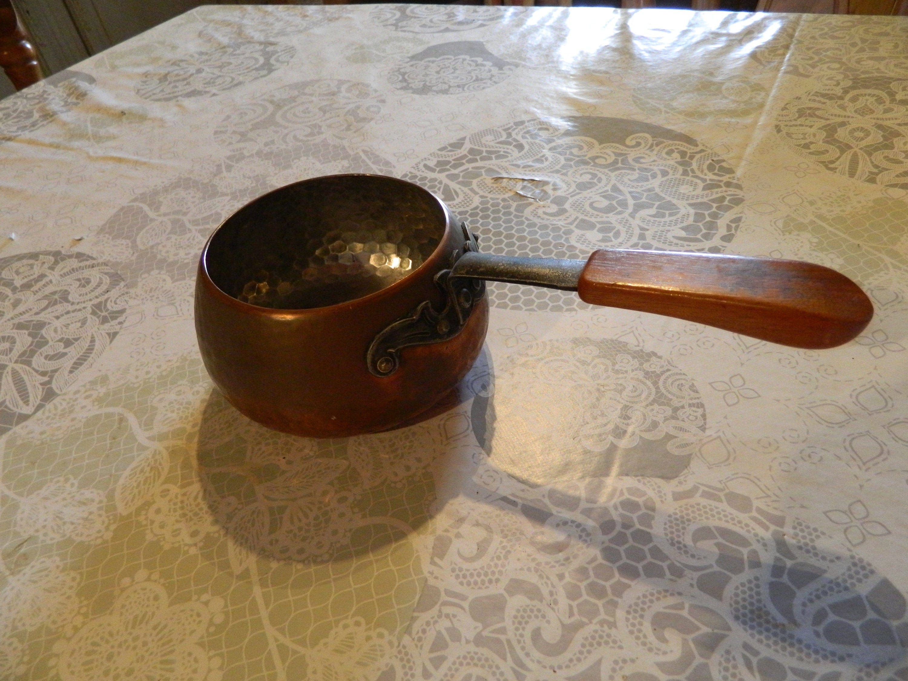 Pot de Fondue en Cuivre Vintage avec Poignée Bois, Casserole Fabriquée Suisse Sans Couvercle Des Ann