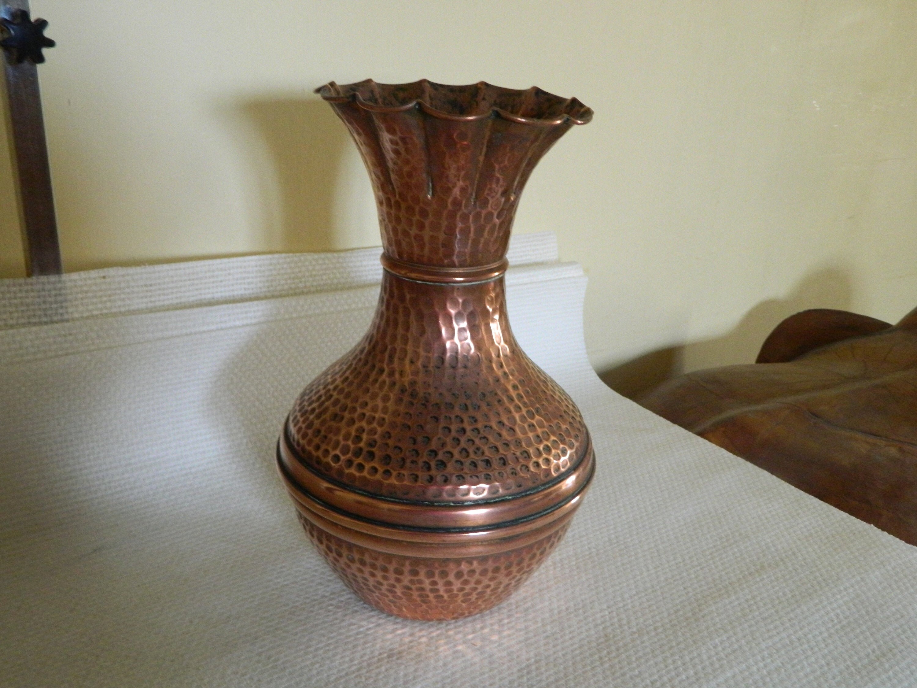 Vase en Cuivre, Planteur de Cuivre à L'extérieur, Martelé, Intérieur, Français, Vase Décor Français 