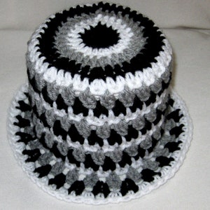 KLOHUT- Toilet Paper Hat Auto.Bad.Deko.Gift.Retro, Black-White-Grey