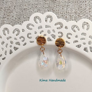 Pendientes colgantes pequeños, pendiente de cristal, aretes minimamistas, aretes dorados, pendientes pequeños, regalos san valentin mujer imagen 1