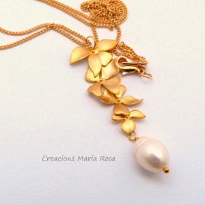 Gold pendant with natural pearl image 1