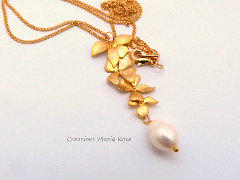 Gold pendant with natural pearl image 1