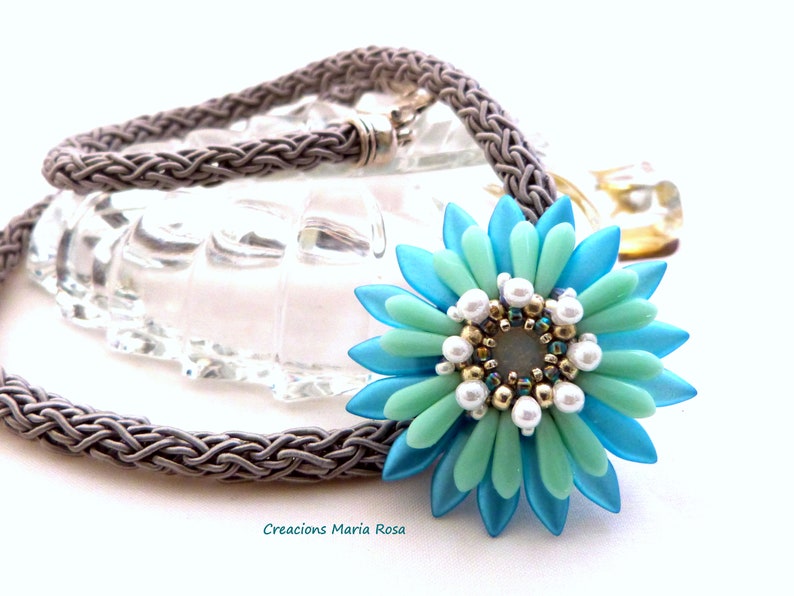 Blue and white daisy short necklace Bild 1