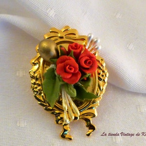 Golden brooch with red flowers image 3