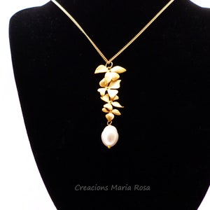 Gold pendant with natural pearl image 3