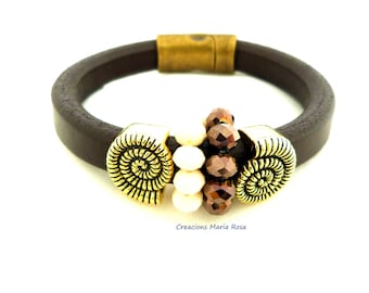 Bracelet leather licorice conch