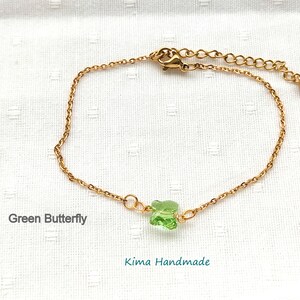 Minimalistisches Armband, Armband mit rosa, violettem oder grünem Schmetterling, goldenes Edelstahlarmband, Armband für Frauen, Mädchen-Kommunionarmband GREEN BUTTERFLY