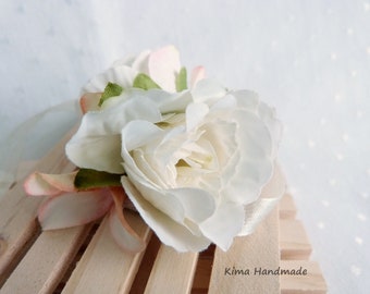 Pulsera flores novia,pulsera flores damas honor,pulsera flores tela blancas,pulsera niña comunión,pulsera flores hecha a mano,pulsera fiesta