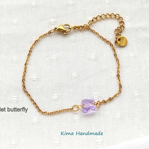 Minimalistisches Armband, Armband mit rosa, violettem oder grünem Schmetterling, goldenes Edelstahlarmband, Armband für Frauen, Mädchen-Kommunionarmband VIOLET BUTTERFLY