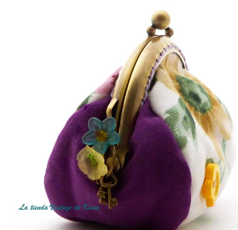 Purse with nozzle violets image 3