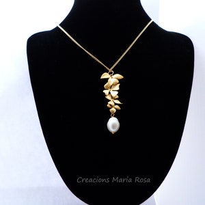 Gold pendant with natural pearl image 4