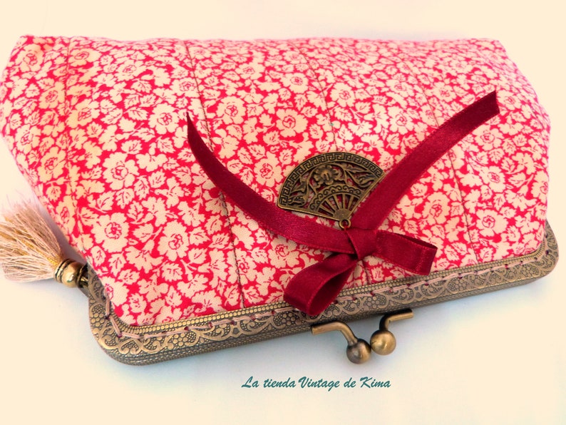 Purse with nozzle fan
