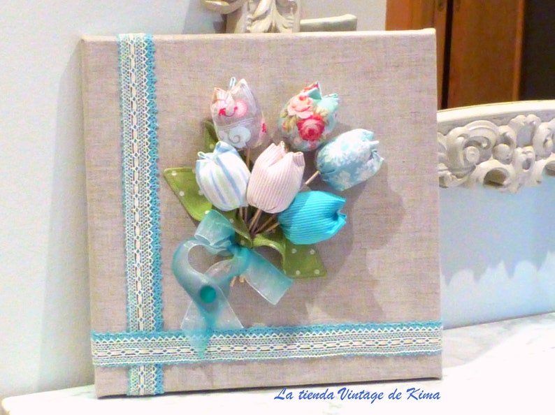 Cuadro tulipanes de tela,decoración hogar hecho a mano, regalo inanguración casa, regalo novias, colores azules, lino y algodón, hogar decor imagen 1