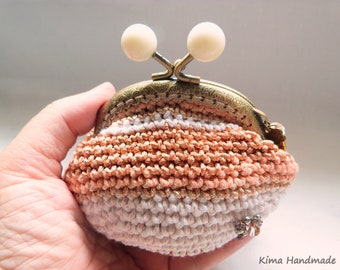 Crochet purse with mouthpiece, coin purse, women's gift purse, crochet wallet, peach and white purse